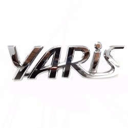 Emblema Toyota Yaris con Adhesivo